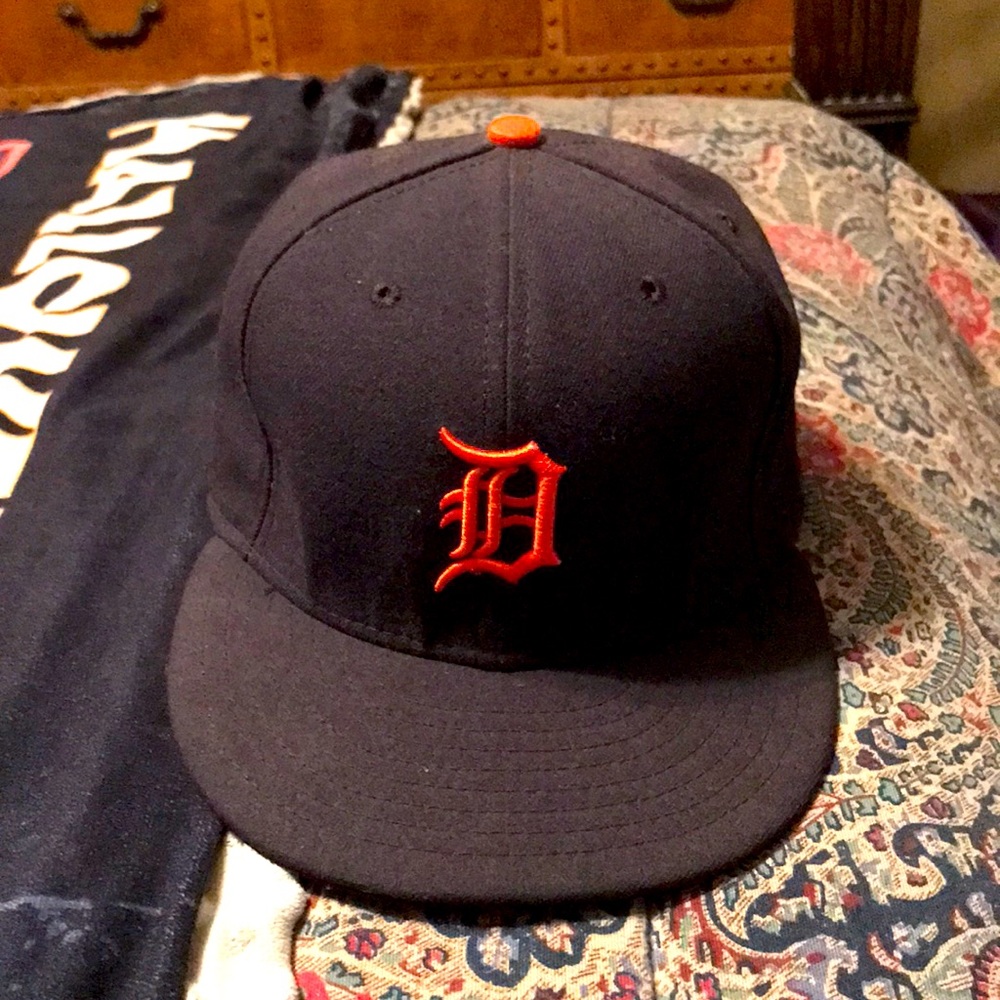 Detroit Tigers baseball hat. Never worn.